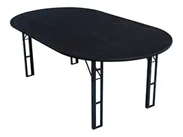 Der Tisch stellt mit einer Fläche von 2,3 Quadratmetern den größten einteiligen Tisch in unserer Fertigung dar. Größere Tische bestehen aus zwei Teilen. Auf Wunsch können wir diesen Tisch auch in zwei Teilen liefern. Ein Tisch mit zwei Teilen hat insgesamt acht Beine, also vier Beine pro Teil. Nur die Tische unserer runden Bierzeltgarnitur, die zwei Meter Durchmesser haben und deren Hälften jeweils dreibeinig sind, sind eine Ausnahme. Tisch für ovale Bierzeltgarnitur