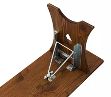 Der Ausleger zum Schnappschloss besteht aus 10 mm Rundstahl. Bei dieser Variante entsteht kein sogenannter Spritzschatten beim Gelenk. Die Stabilität gegenüber Auslegern mit Flachstahl 20 mm X 4 mm ist identisch. Bierbankgestell rundstahl Schnappschloß