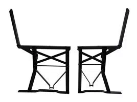 Zum Vergleich: Links unser Standard Bierbankgestell mit Rückenlehne Modell 208, geeignet für Bankplatten von 27 cm bis 35 cm Sitztiefe, rechts Bierbankgestell Nr.209 für extra breite Bierbänke mit Rückenlehne, geeignet bis 45 cm Sitztiefe. Bierbankgestelle mit Lehne Standard und extra breit zum Vergleich.