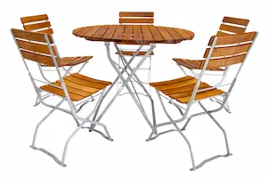 Runder Tisch für Biergartengarnituren und Gartenmöbel. Die Stühle sind mit drei Rückenleisten und fünf Sitzleisten und haben eine Sitzmulde. Biergartengarnituren und Gartenmöbel