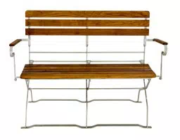 <h3>Die Latten der Biergartenbänke haben alle identische Abmessungen</h3>nur die vordere Sitzleiste und die obere Rückenleiste haben gerundete Ecken an der Außenseite. Biergartenbänke mit Armlehne