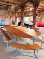 Mega Bierzeltgarnitur in einer Festscheune