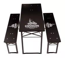 Bierzeltgarnitur Giesinger Bräu München mit Siebdruck schwarz, lackierten Holzplatten und schwarz lackierten Gestellen. Bierzeltgarnitur Giesinger München