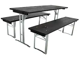 Unterseite der verzinkten Bierzeltgarnitur Modell 301V mit braun gebeizten Holzplatten und stabilen Beschlägen