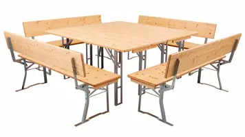 Unser Modell 113c vierbeinig mit der Gestellvariante Nr. 5 eignet sich hervorragend für zwei Festzeltgarnituren in quadratischer Aufstellung. Die Anordnung zweier Festzeltgarnituren mit einer Länge von 160 cm und einer Tischtiefe von 80 cm zu einer quadratischen Formation ist mit sämtlichen Festzeltgarnituren dieser Abmessungen realisierbar. Festzeltgarnituren breite Tische