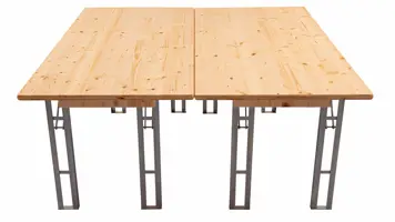 Zusammengestellt haben die Festzelttische eine Tischfläche von 2,6 m mit den Abmessungen 164 cm x 160 cm. Festzeltgarnitur zwei Tische
