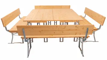 Wir können Festzeltgarnituren in allen Größen herstellen. Mit einer Länge von 220 cm und drei Tischen von 220x70 cm können Sie auch eine perfekte quadratische Festzeltgarnitur bauen. Festzelgarnitur mit zwei Tische 113c