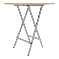 Klappbarer Bistrotisch mit 80 × 80 cm Platte Klappbarer quadratischer Bistrotisch mit verzinktem Gestell und 80 mal 80 cm großer Dreischicht-Holzplatte