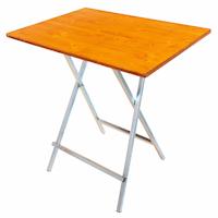 Im Unterschied zu konventionellen, einschichtigen Holzplatten erfordert die von uns eingesetzte Platte zur Stabilisierung keine zusätzliche Anbringung von Querlatten an der Unterseite. Bei diesem Stehtisch kann die Tischplatte auf Kundenwunsch längs oder quer zur Klapprichtung montiert werden. Rechteckiger Gastro-Stehtisch, lasiert in der Holzfarbe Teak.
