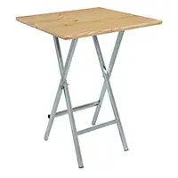 Eckige Stehtische mit 80-cm-Tischplatten Mehrere eckige Stehtische mit 80 cm großen Tischplatten, die sich zu einer größeren Fläche zusammenstellen lassen