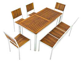 Dank hochwertiger Bodenschoner können diese Terrassenmöbel auch auf empfindlichen Böden verwendet werden. Wenn man zwei Bänke und zwei Stühle hinzufügt, gibt es jetzt Platz für acht Personen zum Sitzen. Bitte beachten Sie, dass nur Bänke mit gleicher Länge gestapelt werden können. Terrassenmöbel mit Bodenschoner