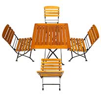 Eine Tischfläche von 75 cm × 75 cm ist unserer Ansicht nach die kleinste noch sinnvolle Tischgröße für vier Personen. Das Terrassenmöbelset 0501tm hat einen quadratischen Tisch mit 80 × 80 cm. Terassenmöbel quadratisch 80 cm