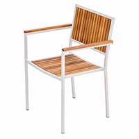 Die Terrassenmöbel sind gleichzeitig Stapelmöbel