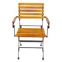 Dieser Terrassenstuhl hat eine Gesamtbreite von 58 cm inklusive der Armlehnen. Damit ist er 6 cm breiter als das Modell 02 mit Armlehne. Generell kann man sagen, dass je breiter der Stuhl ist, desto bequemer ist er! Na, so ganz stimmt das nicht, weil eine Breite von 52 cm schon ausreichend ist. Man sitzt aber nicht immer gerade, sondern dreht sich beim Sitzen mal nach links oder nach rechts. Besonders wenn die Gäste länger sitzen. Durch die Armlehnen ist man damit allerdings eingeschränkt. Bei den breiteren Terrassenstühlen ist die Bewegungsfreiheit erheblich besser. Terrassenmöbel 04 für den Aussenbereich