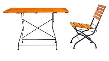 Die Untergestelle unserer Terrassenmöbel werden grundsätzlich verzinkt. Danach werden die verzinkten Untergestelle von Tischen und Stühlen mit einer schwarzen Pulverbeschichtung beschichtet. Terrassentisch und Terrassenstuhl mit großer Sitztiefe