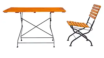 Die Untergestelle unserer Terrassenmöbel werden grundsätzlich verzinkt. Danach werden die verzinkten Untergestelle von Tischen und Stühlen mit einer schwarzen Pulverbeschichtung beschichtet. Terrassentisch und Terrassenstuhl mit großer Sitztiefe