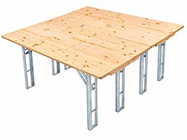 Zwei vierbeinige Biertische 160x80 cm mit Universalgestellen Zwei vierbeinige Biertische 160x80 cm als große quadratische Tischkombination