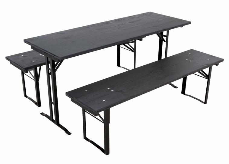 Brauereigarnitur mit kantigen Holzplatten